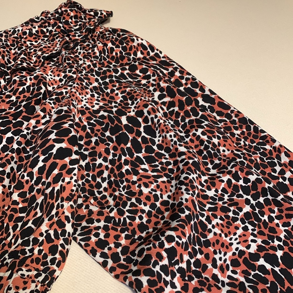 Scoop Leopard Print Ruffle Blouse - Picture 7 of 8
